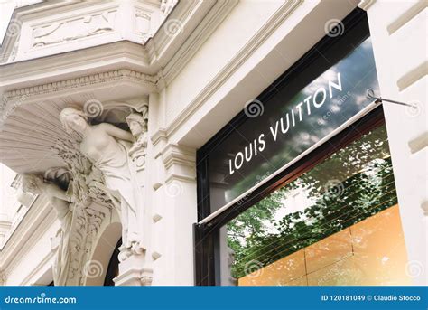 louis vuitton paris prague.